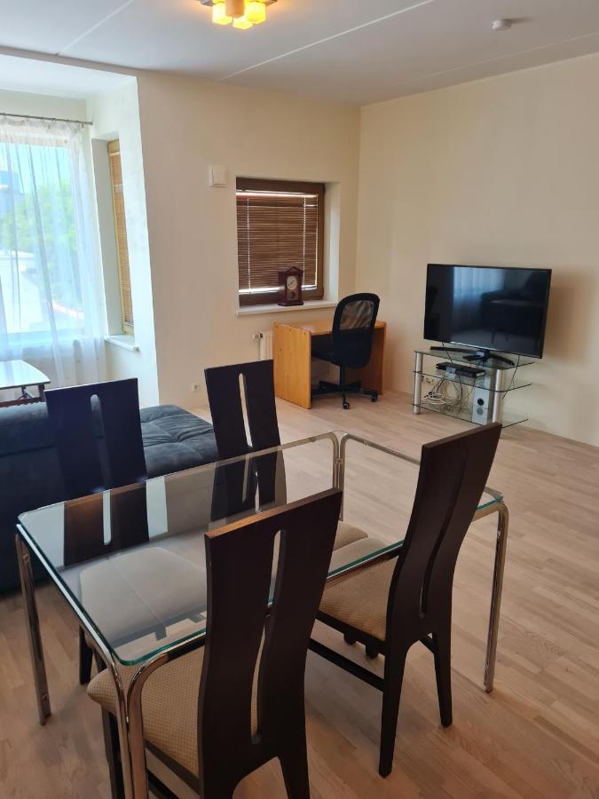 Cozy One Bedroom Apartment In City Center Tallin Exterior foto